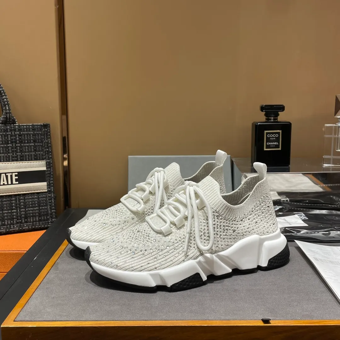 👟👟Ex-factory price 400👟👟 Balenciaga Balenciaga 🌝🌝glitter single shoes world premiere 🌈INS Weibo magazine sold out 💥💥counter limited edition ⚠️ Czech crystal hot diamond ⚠️specially customized fabric with summer cooling and heating effect ⚠️TPU ten PU vacuum combination bottom (not a plastic bottom formed by market currency) ,) The inner craftsmanship and material are the same as the original! ! Size 35 to 45M standard size (34, 46 can be customized) original high-end top complete package (with original Balenciaga socks included)